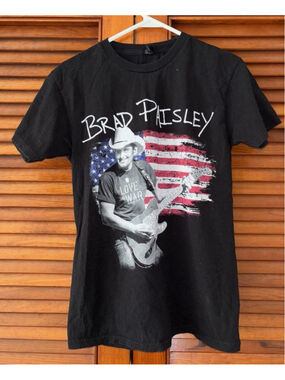 Brad Paisley Love And War Concert Tour T-Shirt Adult Size Small